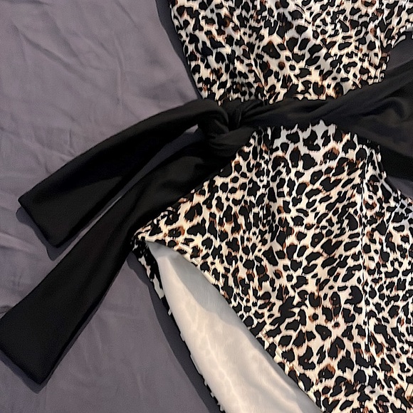 NWT VINCE CAMUTO Leopard And Black Design One Piece SwimSuit Womens Size 6 - Picture 5 of 12